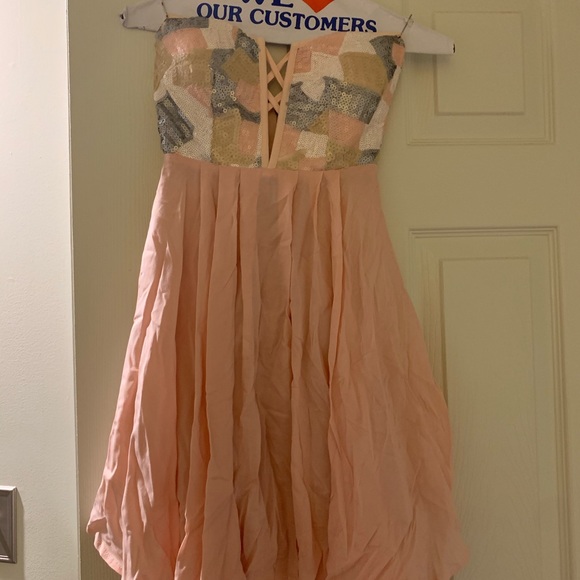 Pretty peach mini  strapless dress - Picture 5 of 5